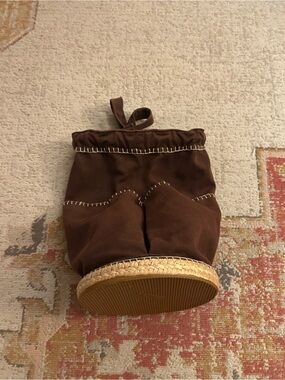 DKNY Brown & Tan Beachy Summer Coastal Granddaughter Drawstring Bucket Bag